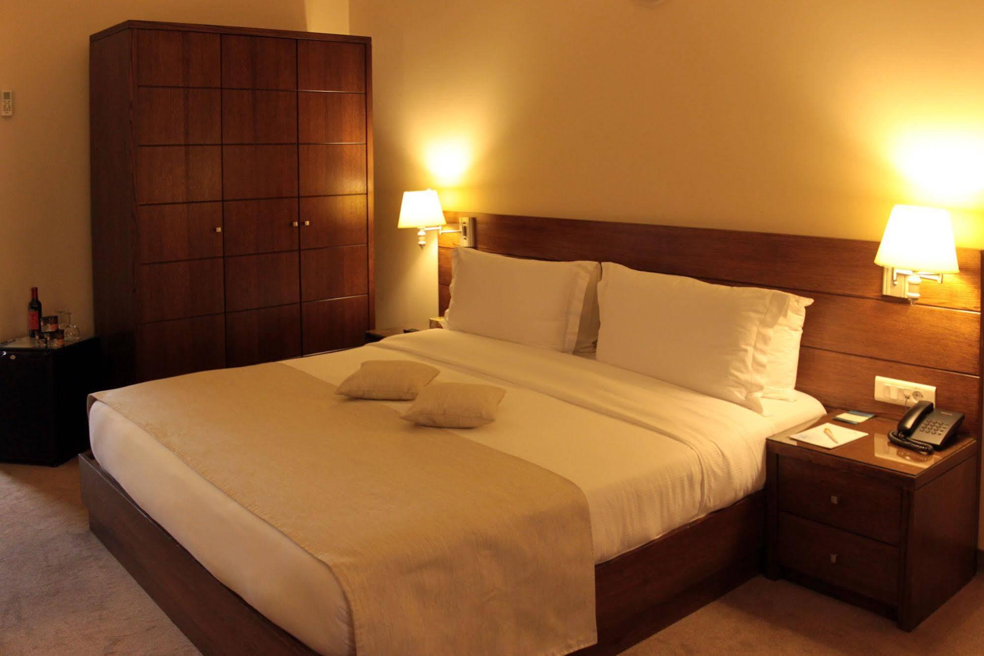 Cosmopolitan Hotel Beirut Esterno foto