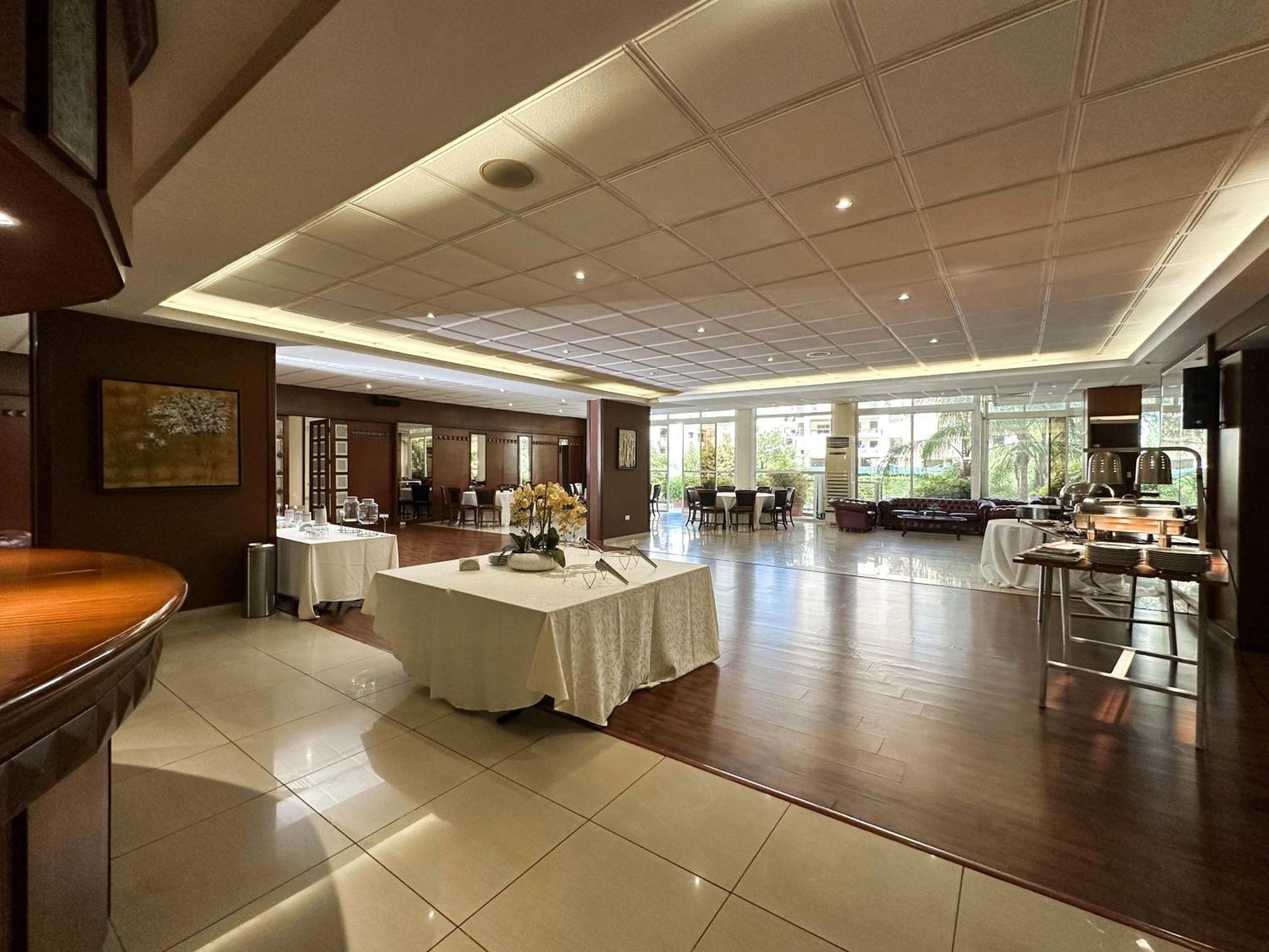 Cosmopolitan Hotel Beirut Esterno foto