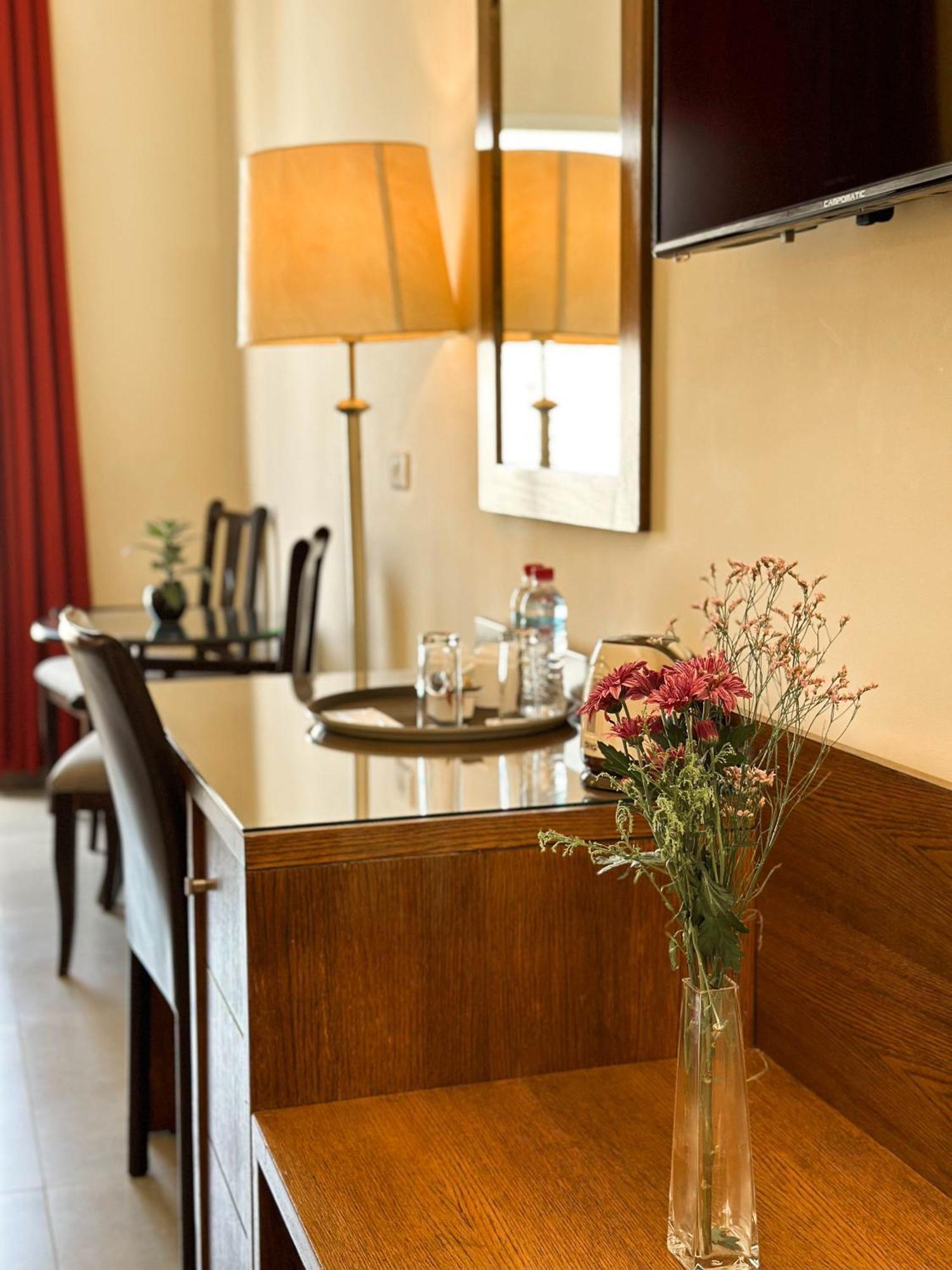 Cosmopolitan Hotel Beirut Esterno foto